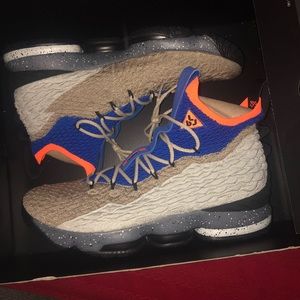 MENS size 11 Lebron James 15 Air Mowab